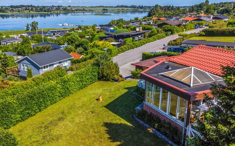 Eleana - 300M to the Fjord: Hout, Dak, Architectuur, Huis, Huis, Verblijf, Siding, Hardwood, Helling, Landgoed