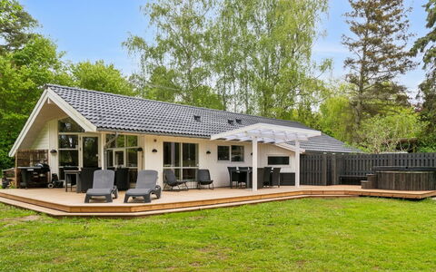 Juke - 425M from the Sea: Verblijf, Huis, Huis, Dak, Veranda, Landgoed, Siding, Garden Gebouwen, Boerderij, Werf