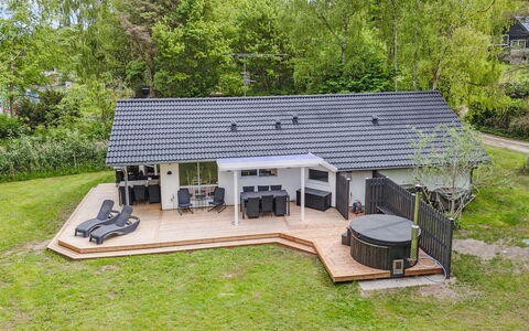 Juke - 425M from the Sea: Verblijf, Huis, Huis, Dak, Veranda, Landgoed, Siding, Garden Gebouwen, Boerderij, Werf