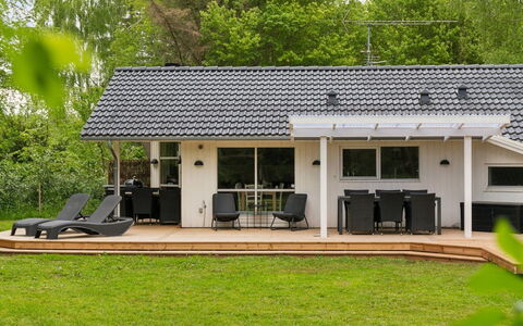 Juke - 425M from the Sea: Verblijf, Huis, Huis, Dak, Veranda, Landgoed, Siding, Garden Gebouwen, Boerderij, Werf