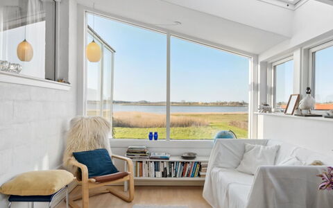 Velika - 25M to the Fjord: Meubilair, Interieur Ontwerp, Flooring, Hout, Verdieping, Plafond, Houten Vloer, Stoel, Tafel, Verlichting