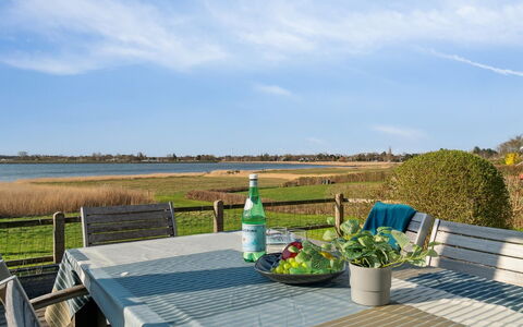 Velika - 25M to the Fjord: Meubilair, Interieur Ontwerp, Flooring, Hout, Verdieping, Plafond, Houten Vloer, Stoel, Tafel, Verlichting