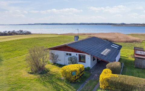 Velika - 25M to the Fjord: Meubilair, Interieur Ontwerp, Flooring, Hout, Verdieping, Plafond, Houten Vloer, Stoel, Tafel, Verlichting