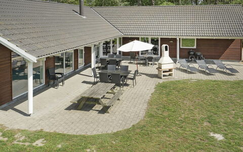 Lottje - 300M from the Sea: Zwembad, Buitenmeubels, Meubilair, Toevlucht, Flagstone, Eco Hotel, Schaduw, Stoel, Vrije Tijd, Landgoed