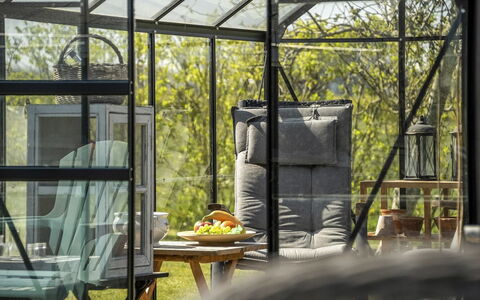 Ylvie - 150M from the Sea: Blauw, Struik, Verblijf, Groundcover, Tuin, Landgoed, Schaduw, Landscaping, Boerderij, Eco Hotel