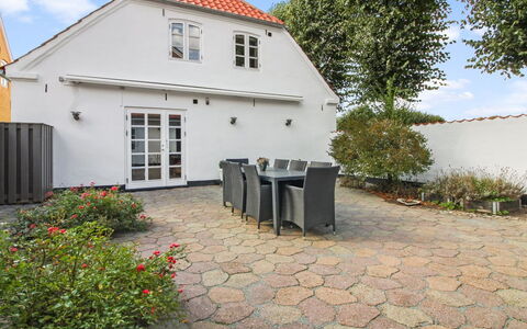 Reeta - 32Km from the Sea: Dak, Huis, Land Lot, Huis, Verblijf, Landgoed, Garden Gebouwen, Schaduw, Blokhut, Landscaping