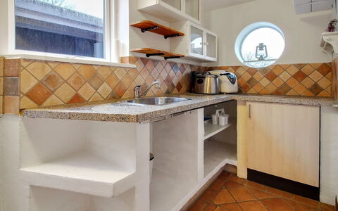 Claudia: Keuken, Countertop, Interieur Ontwerp, Flooring, Hout, Major Appliance, Toestel Van De Keuken, Verdieping, Kamer, Tegel