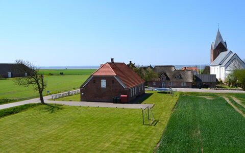 Adine - 13Km from the Sea: Blauw, Struik, Verblijf, Groundcover, Tuin, Landgoed, Schaduw, Landscaping, Boerderij, Eco Hotel