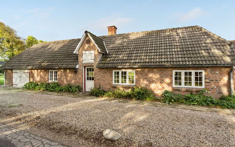 Hedda - 15Km from the Sea: Blauw, Struik, Verblijf, Groundcover, Tuin, Landgoed, Schaduw, Landscaping, Boerderij, Eco Hotel