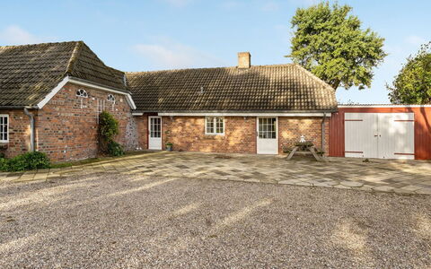 Hedda - 15Km from the Sea: Blauw, Struik, Verblijf, Groundcover, Tuin, Landgoed, Schaduw, Landscaping, Boerderij, Eco Hotel