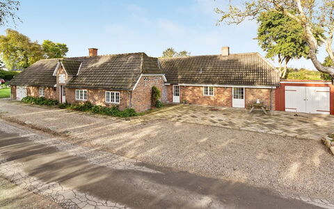 Hedda - 15Km from the Sea: Blauw, Struik, Verblijf, Groundcover, Tuin, Landgoed, Schaduw, Landscaping, Boerderij, Eco Hotel