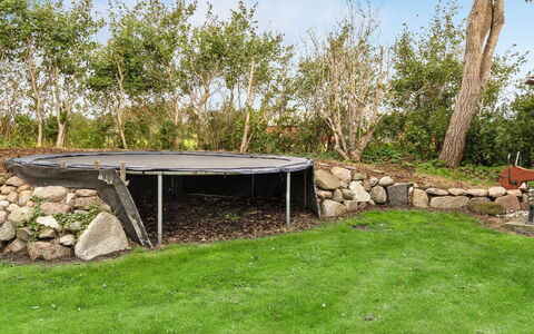 Hedda - 15Km from the Sea: Blauw, Struik, Verblijf, Groundcover, Tuin, Landgoed, Schaduw, Landscaping, Boerderij, Eco Hotel