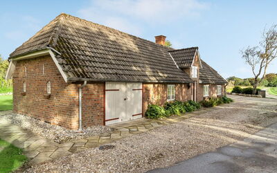 Hedda - 15Km from the Sea
