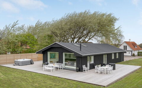 Ajla: Dak, Huis, Huis, Verblijf, Deur, Siding, Dek, Veranda, Plank, Hardwood