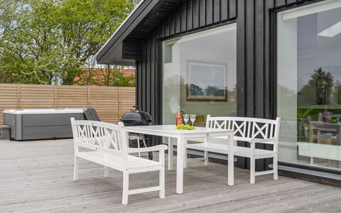 Ajla: Dak, Huis, Huis, Verblijf, Deur, Siding, Dek, Veranda, Plank, Hardwood