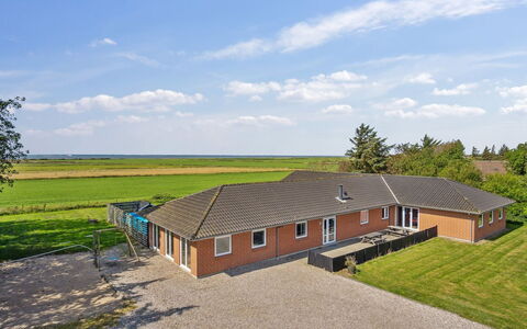 Stefania - 700M from the Sea: Huis, Huis, Deur, Dak, Verblijf, Landgoed, Tuin, Schaduw, Siding, Werf