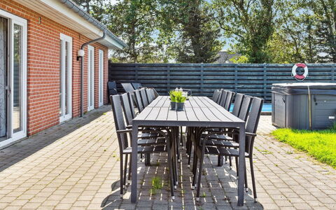 Stefania - 700M from the Sea: Huis, Huis, Deur, Dak, Verblijf, Landgoed, Tuin, Schaduw, Siding, Werf
