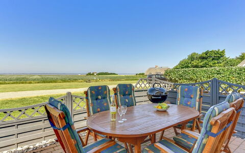 Ejna: Blauw, Struik, Verblijf, Groundcover, Tuin, Landgoed, Schaduw, Landscaping, Boerderij, Eco Hotel