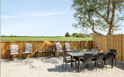 Iina - 13Km from the Sea: Blauw, Struik, Verblijf, Groundcover, Tuin, Landgoed, Schaduw, Landscaping, Boerderij, Eco Hotel