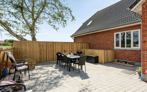 Iina - 13Km from the Sea: Blauw, Struik, Verblijf, Groundcover, Tuin, Landgoed, Schaduw, Landscaping, Boerderij, Eco Hotel