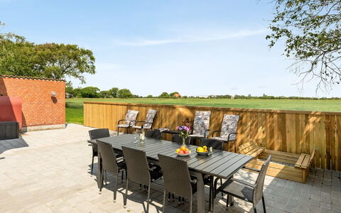 Iina - 13Km from the Sea: Blauw, Struik, Verblijf, Groundcover, Tuin, Landgoed, Schaduw, Landscaping, Boerderij, Eco Hotel