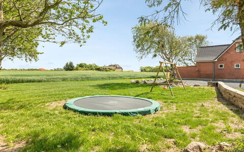 Iina - 13Km from the Sea: Lucht, Gras, Plain, Landschap, Grasland, Land Lot, Wolk, Gazon, Tuin