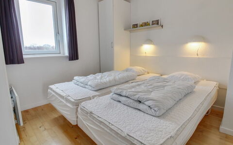 Arngerus: Bed, Slaapkamer, Muur, Bedding, Laken, Hout, Verdieping, Interieur Ontwerp, Plafond, Flooring