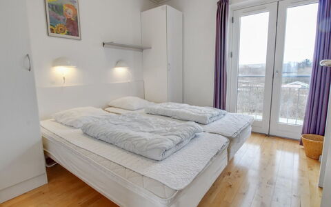 Arngerus: Verdieping, Interieur Ontwerp, Bed, Slaapkamer, Hout, Flooring, Plafond, Laken, Meubilair, Bedding