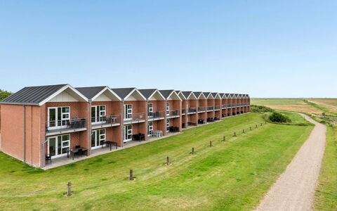 Sofija: Blauw, Struik, Verblijf, Groundcover, Tuin, Landgoed, Schaduw, Landscaping, Boerderij, Eco Hotel