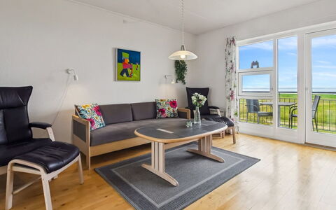 Sofija: Meubilair, Flooring, Hout, Verdieping, Interieur Ontwerp, Tafel, Houten Vloer, Kamer, Stoel, Woonkamer
