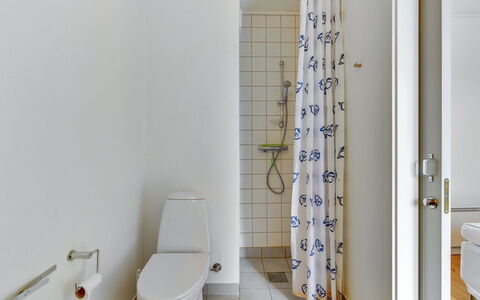 Sofija: Loodgieterswerkinrichting, Flooring, Badkamer, Verdieping, Interieur Ontwerp, Toilet, Loodgieter, Wc Bril, Kraan, Tegel