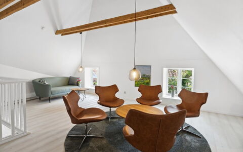 Thordis: Dak, Huis, Huis, Verblijf, Deur, Siding, Dek, Veranda, Plank, Hardwood