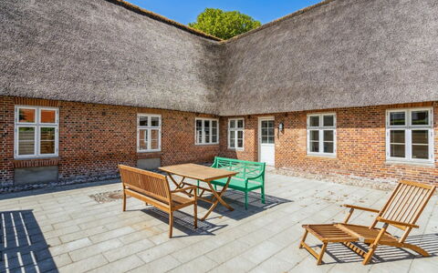 Thordis: Dak, Huis, Huis, Verblijf, Deur, Siding, Dek, Veranda, Plank, Hardwood