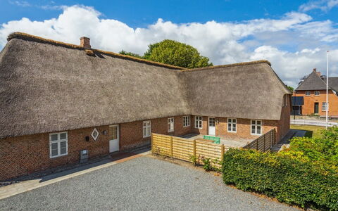 Thordis: Dak, Huis, Huis, Verblijf, Deur, Siding, Dek, Veranda, Plank, Hardwood