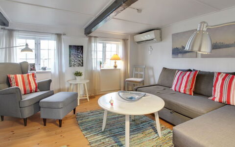 Segut: Meubilair, Interieur Ontwerp, Stoel, Flooring, Tafel, Toevlucht, Verdieping, Plafond, Kamer, Eco Hotel