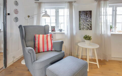 Segut: Meubilair, Interieur Ontwerp, Stoel, Flooring, Tafel, Toevlucht, Verdieping, Plafond, Kamer, Eco Hotel
