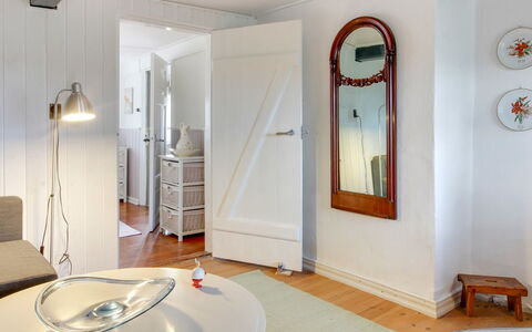 Segut: Meubilair, Interieur Ontwerp, Stoel, Flooring, Tafel, Toevlucht, Verdieping, Plafond, Kamer, Eco Hotel