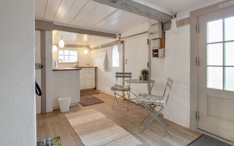 Segut: Meubilair, Interieur Ontwerp, Stoel, Flooring, Tafel, Toevlucht, Verdieping, Plafond, Kamer, Eco Hotel