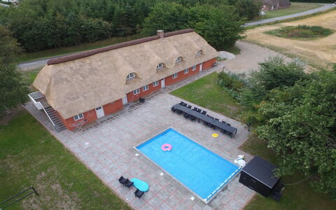 Alitta - 27Km from the Sea: Dak, Huis, Land Lot, Huis, Verblijf, Landgoed, Garden Gebouwen, Schaduw, Blokhut, Landscaping