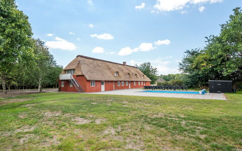 Alitta - 27Km from the Sea: Dak, Huis, Land Lot, Huis, Verblijf, Landgoed, Garden Gebouwen, Schaduw, Blokhut, Landscaping