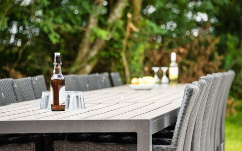 Alitta - 27Km from the Sea: Dak, Huis, Land Lot, Huis, Verblijf, Landgoed, Garden Gebouwen, Schaduw, Blokhut, Landscaping