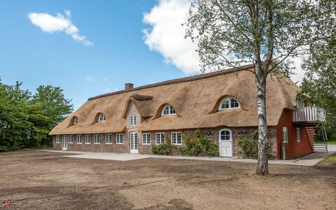 Alitta - 27Km from the Sea: Dak, Huis, Land Lot, Huis, Verblijf, Landgoed, Garden Gebouwen, Schaduw, Blokhut, Landscaping