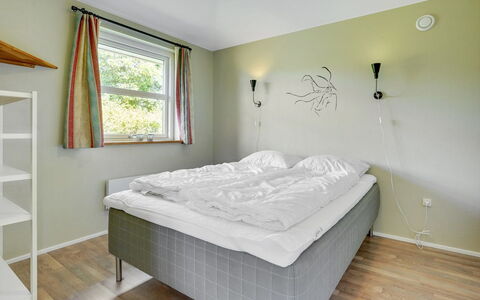 Aletta - 25Km from the Sea: Bed, Interieur Ontwerp, Slaapkamer, Muur, Meubilair, Verdieping, Flooring, Bedding, Hout, Plafond