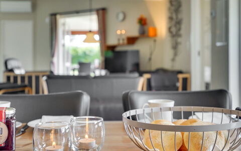 Aletta - 25Km from the Sea: Meubilair, Interieur Ontwerp, Tafel, Verlichting, Flooring, Tableware, Huis, Kamer, Woonkamer, Verdieping