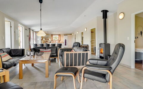 Aletta - 25Km from the Sea: Meubilair, Interieur Ontwerp, Flooring, Hout, Plafond, Verdieping, Kamer, Stoel, Bankstel, Woonkamer