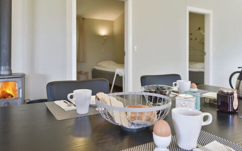 Najdenka - 25Km from the Sea: Dak, Huis, Huis, Verblijf, Deur, Siding, Landgoed, Gazon, Werf, Veranda