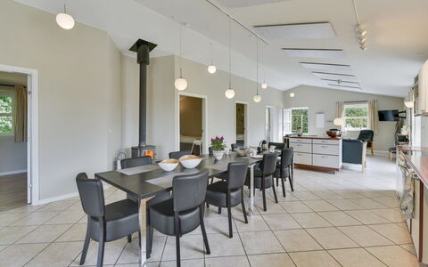 Najdenka - 25Km from the Sea: Dak, Huis, Huis, Verblijf, Deur, Siding, Landgoed, Gazon, Werf, Veranda