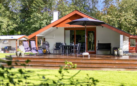 Carlene - 25Km from the Sea: Meubilair, Interieur Ontwerp, Flooring, Hout, Verdieping, Plafond, Houten Vloer, Stoel, Tafel, Verlichting