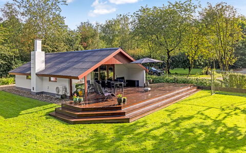 Carlene - 25Km from the Sea: Meubilair, Interieur Ontwerp, Flooring, Hout, Verdieping, Plafond, Houten Vloer, Stoel, Tafel, Verlichting