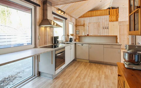 Edy - 25Km from the Sea: Hout, Keuken, Plafond, Countertop, Huis, Interieur Ontwerp, Lichte Inrichting, Kamer, Toestel Van De Keuken, Beits